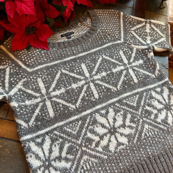 AEO Wool Blend Snowflake Sweater (like NEW) - Picture 3 of 13
